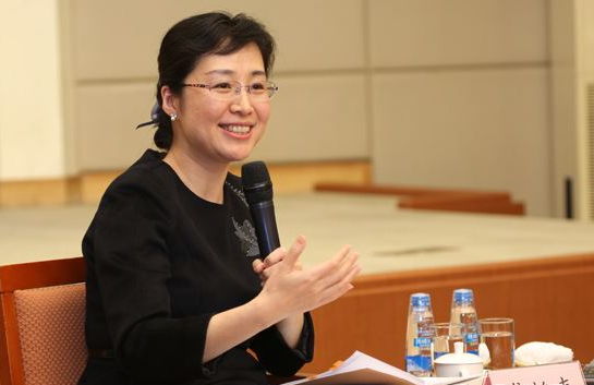 “美第17任首席大法官罗伯茨:出身中产暗示内敛(图)”