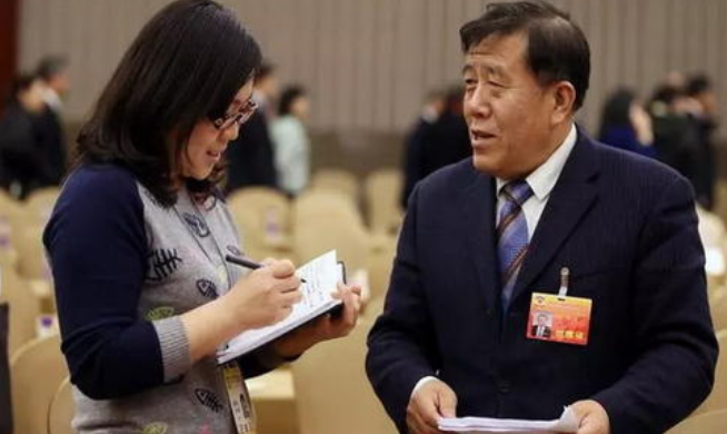 “第十三届全国人民代表大会第一次会议在京开幕”