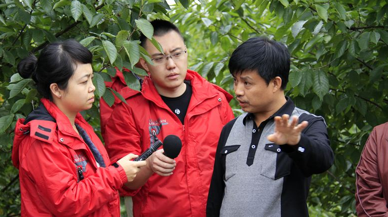 “省十三届人大一次会议隆重开幕”