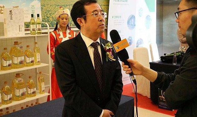 “湖北省第十三届人民代表大会第三次会议隆重开幕”